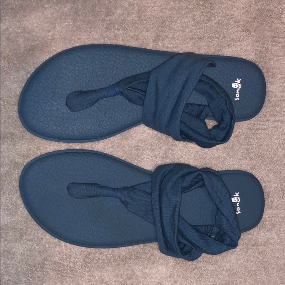 Never worn yoga mat sandals by sanuk